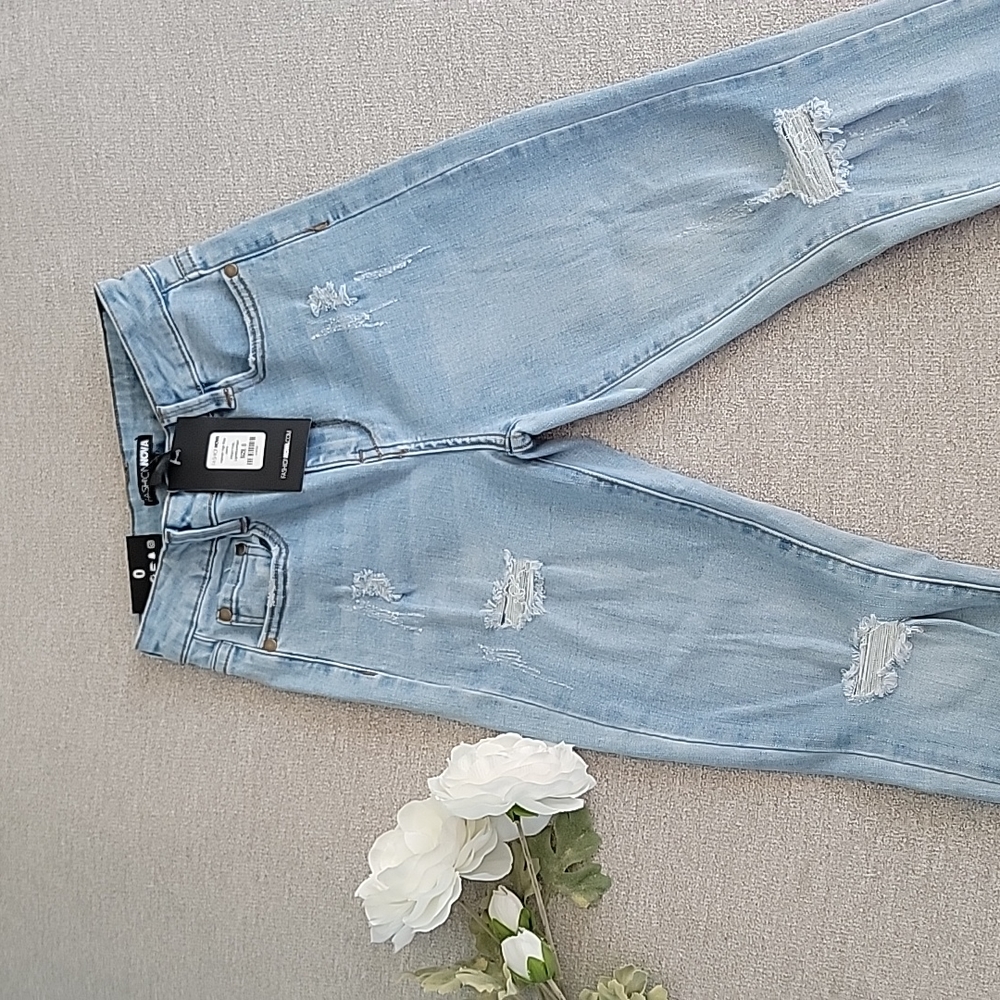NWT Distressed/Ripped Skinny Jeans - Picture 1 of 4